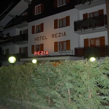 Hotel Rezia 3*