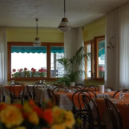 Hotel Rezia 3*